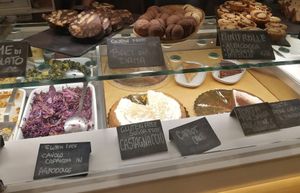 Lovely vegan place at Radicetonda - Via Spallanzani in Milan