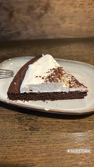 I didn’t expect it to be a light dessert, but it was. It’s quite good as it is, and it’s a great accompaniment with espresso.💕  at Radicetonda - Via Spallanzani in Milan