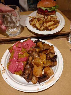 Patate e polpettone con salsa di barbabietola at Radicetonda - Via Spallanzani in Milan