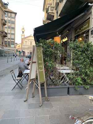 Outside at Radicetonda - Via Spallanzani in Milan