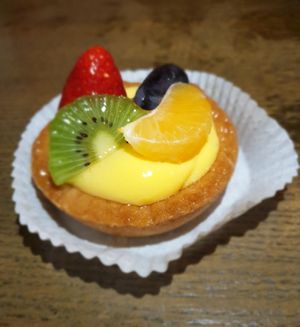 Custard and fruit patisserie at Radicetonda - Via Spallanzani in Milan