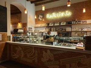 Counter at Radicetonda - Via Spallanzani in Milan