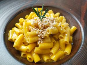 Maccheroni crema di Zucca 
(Pasta with pumpkin cream and cashew nuts) at Pasta Story in Chiang Mai