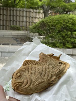 Matcha flavour taiyaki  at Taiyaki Namihei たい焼きなみへい in Kamakura