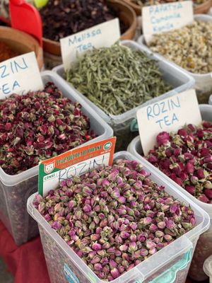 Flower teas  at Pazartesi Pazarı Oba in Antalya