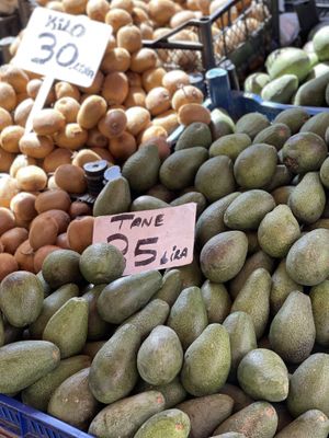 Avocado and potatoes   at Pazartesi Pazarı Oba in Antalya