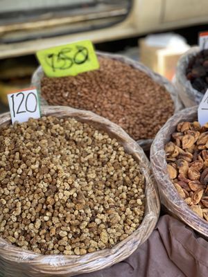White mulberries   at Pazartesi Pazarı Oba in Antalya