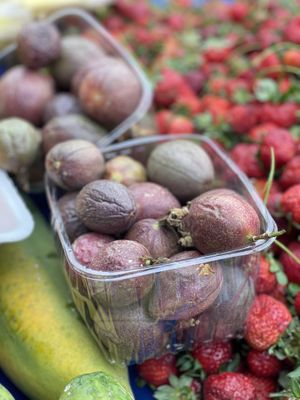 Passion fruit   at Pazartesi Pazarı Oba in Antalya