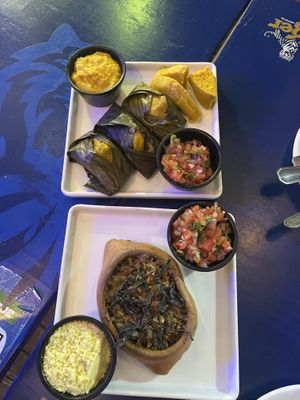 Abarazinhos e casquinha de siri vegana! Muito saboroso    at Kitanda Emporio and Gastrobar in Salvador