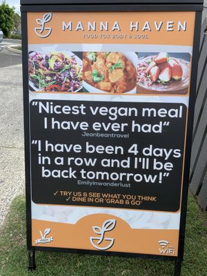 👌🏽🙏🏽 at Manna Haven in Byron Bay