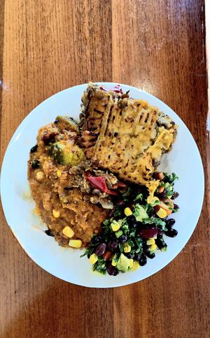Chilli Beans, Salad, Shepherd Pie at Manna Haven in Byron Bay