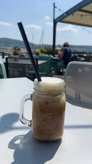 Kaffe mit Hafermilch auf Eis ☺️  at Heimathafen in Gaienhofen