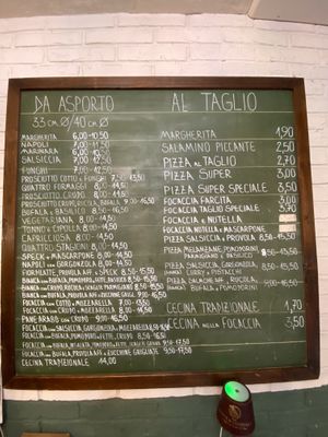 Menu: vegetarian, Margeritha, marinara, funghi, most focaccia options are vegetarian. You can order without cheese to make them vegan. Ask the cook😄 at Dante & Gentucca in Lucca