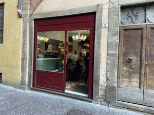 Store from outside  at Dante & Gentucca in Lucca