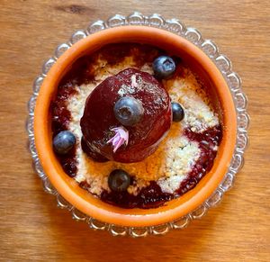 Crumble y sorbet de arándanos 💜 at Albertine in Colonia Del Sacramento