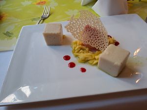 Mandel und Sojamilch Griesflammerie mit Erdbeersorbet und Mangosalat at Ringhotel Weisser Hirsch Wernigerode in Wernigerode