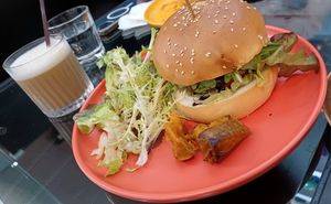 Grilled Portobello Mushrooms Burger with Balsamic Vinegar 黑醋烤大蘑菇漢堡 (Photo by 素食行) at Joys Cafe - 悅素 in Kowloon