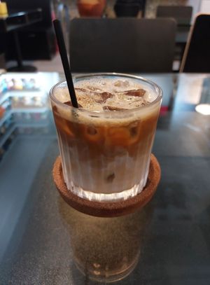 Iced Oatmilk Latte 燕麥鮮奶即磨咖啡 at Joys Cafe - 悅素 in Kowloon