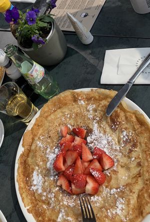Vegan pancake with strawberries and powdered sugar   at Pancake House de Molen in Scharendijke