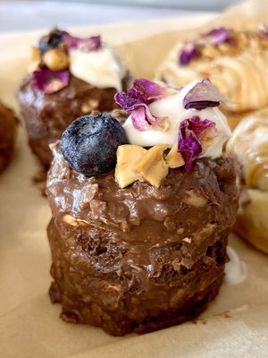 Vegan "Snickers" chocolate cakes at 2022_bak in Yerevan