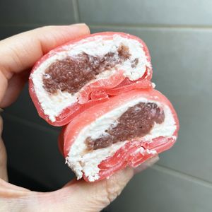 Incredible strawberry vegan mochi with creamy filling at 2022_bak in Yerevan