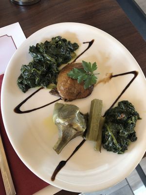 Spinaci saltati al peperoncino, capella di fungo e carciofo  at Osteria della Rocca in Gaggio Montano