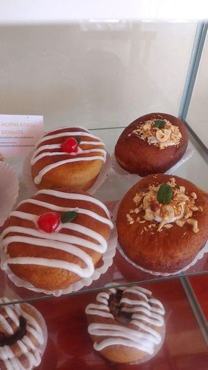 Berlinesas fresa con chocolate (cereza) y crema de avellanas at Gordiveganos in Playa Del Carmen