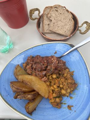 Ceci al curry, tofu ai funghi e patate   at Sunmoon - Septemvri in Sofia