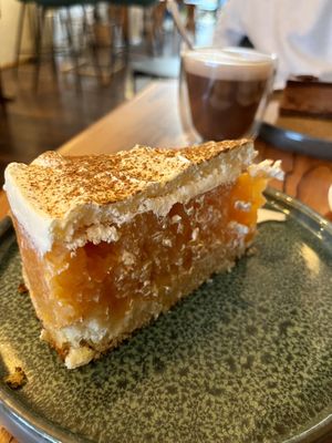 Apfel-Frucht-Torte mit etwas Sekt im Gelee (sehr lecker!)  at portal cafe in Uberlingen
