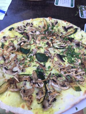 Pizza Bianco vegan  at L'Incontro in Karlsruhe