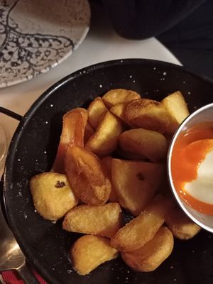 Pataras bravas NOTE aïoli not vegan! Ask without at Casa Vani in Valencia