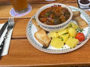 Kräuterseitling mit Salzkartoffeln und
Ratatouillegemüse  at Hilde & Heinz in Saarbrucken