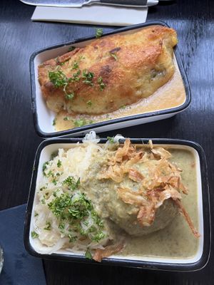 Tapas : oben: Veganer Dibbelabbes; unten : veganes Pilz Gefilde mit Sauerkraut  at Hilde & Heinz in Saarbrucken