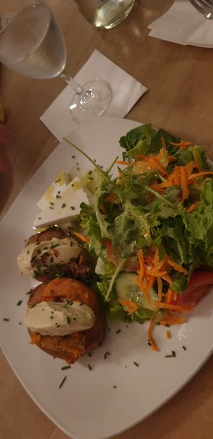 Sweet potato with houmous at Stragula in Munich