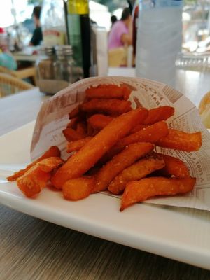 Sweet potato fries at La Salada del Tamariu in Tamariu
