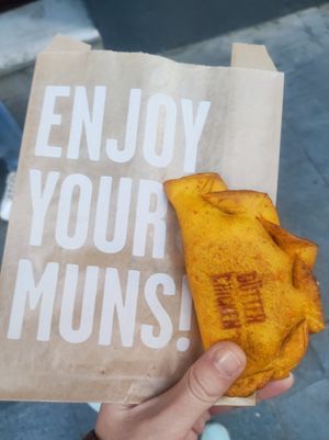 Vegan butter chicken ampanada at Las Muns in Alicante