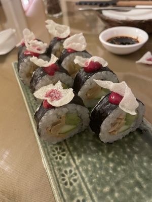 O melhor sushi vegano da minha vida. Lindo, grande, saboroso! Sério, vale DEMAIS!  at Altramuz in La Paz
