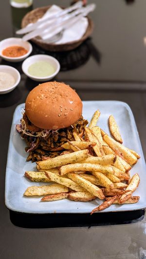 Fake Pulled Pork at Altramuz in La Paz