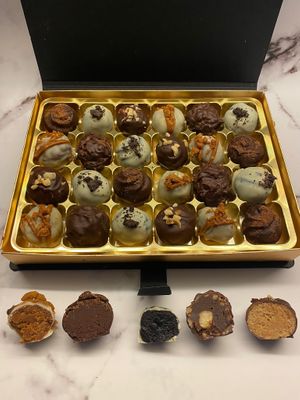 X24 selection box including: 
🤎Double Milk Chocolate (GF)
🤎White Choc & Biscoff 
🤎Hazelnut Fererror Rocher’s (GF)
🤎White Choc & Oreo
🤎Peanut Butter (GF) at Little Lotus Chocolates in Snodland