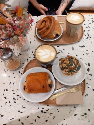 Pan au chocolat and carrot cake for me, Cinnamon roll for my partner at Michel MaBelle Saint Pierre in Bordeaux