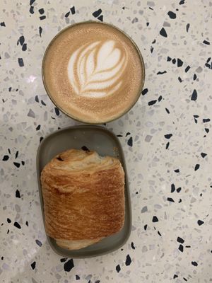 Chocolatine et latte au lait d’avoine  at Michel MaBelle Saint Pierre in Bordeaux