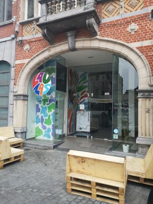 Outside at Lauza's in Leuven