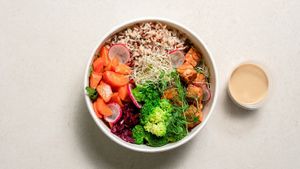 Mixed leaves, rice, tempeh, broccoli, marinated cabbage, carrots, radishes and microgreens Dressing: tahini at GOVINDA in San Gwann