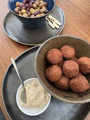 Falafel und Oliven   at Van Heeckeren Grandcafé in Ameland
