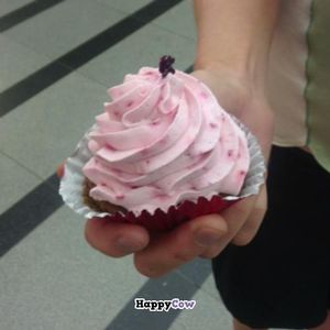 Raspberry Vegan Cupcake at Niia's Cupcakes in Helsinki