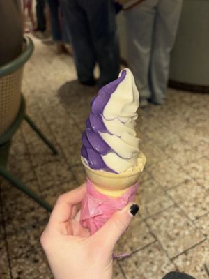 vegan ube /vanilla swirl  at Sampaguita Ice Cream in Orlando