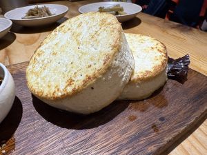 豆腐豆香重，份量很實在，1個就很有飽足感  at Sulgodang in Busan