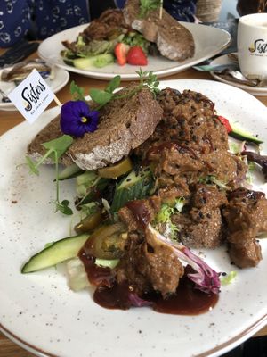 Vegan rendang with bread  at Sisters Emmen in Emmen