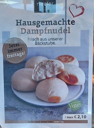freitags gibt's vegane dampfnudeln, allerdings sind die inzwischen teurer at Bäckerei Riegler - Hbf in Weinheim