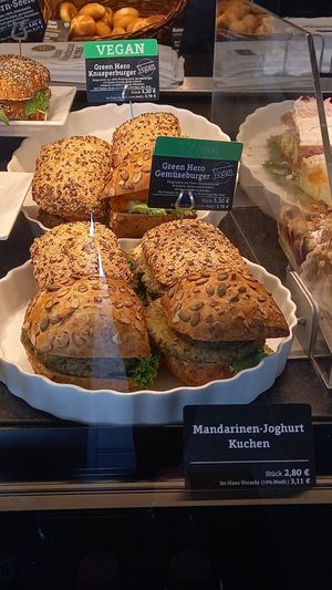 vegane belegte brötchen 5,20€ at Bäckerei Riegler - Hbf in Weinheim